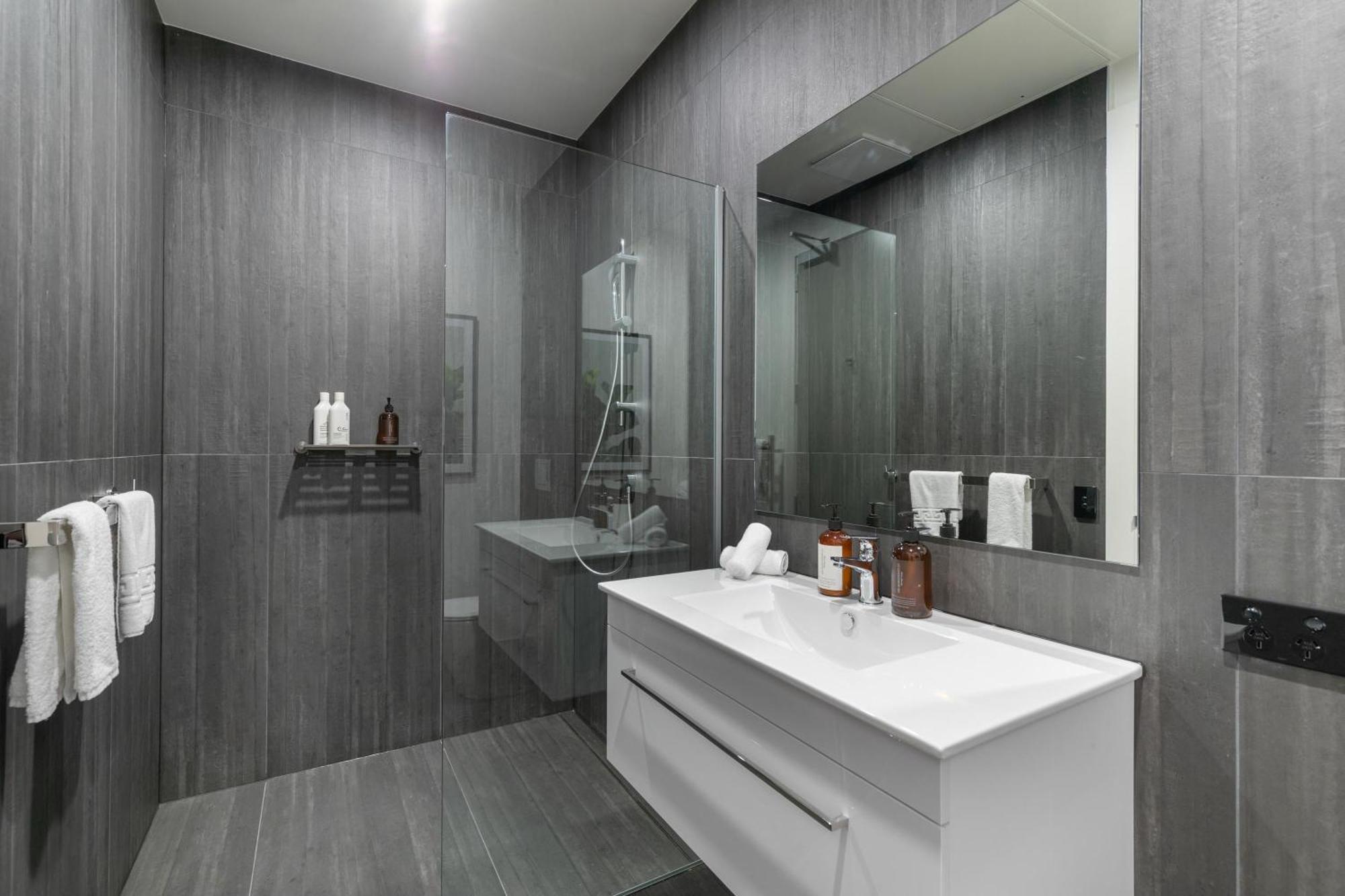 12Th Avenue Suites Квінстаун Екстер'єр фото